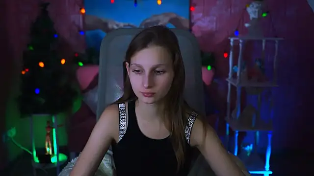 Snapshot of EllaHorton chatting on January 10, 12:47 pm EllaHorton online show from January 10, 12:47 pm