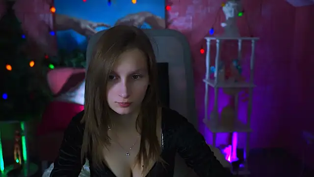 Snapshot of EllaHorton chatting on January 3, 8:32 am EllaHorton online show from January 3, 8:32 am