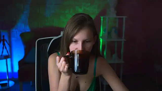 Snapshot of EllaHorton chatting on March 2, 6:16 am EllaHorton online show from March 2, 6:16 am