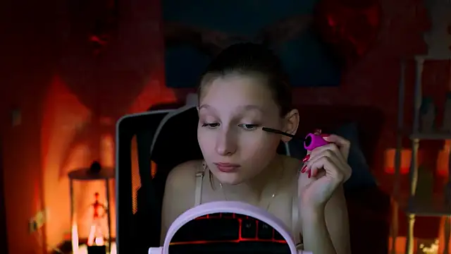 Snapshot of EllaHorton chatting on March 22, 5:39 am EllaHorton online show from March 22, 5:39 am