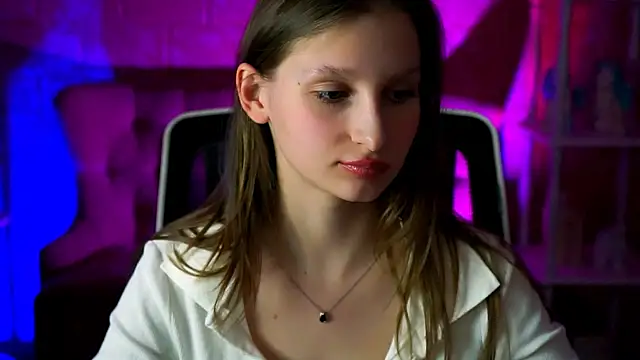 Snapshot of EllaHorton chatting on March 3, 3:32 pm EllaHorton online show from March 3, 3:32 pm