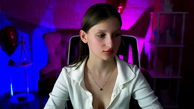 Snapshot of EllaHorton chatting on March 3, 6:35 pm EllaHorton online show from March 3, 6:35 pm