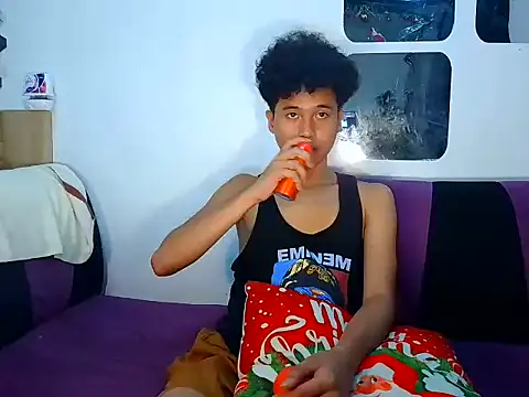 Asiantwink21 online show from December 18, 1:11 am