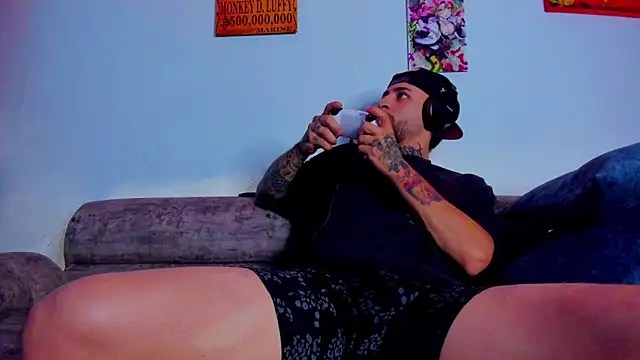 Snapshot of Drako_Lamar chatting on October 29, 2:10 am Drako Lamar online show from October 29, 2:10 am