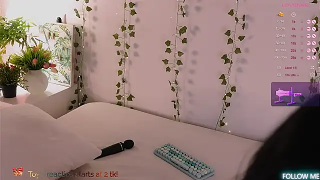 Snapshot of CarlyMilton chatting on February 25, 9:47 pm CarlyMilton online show from February 25, 9:47 pm