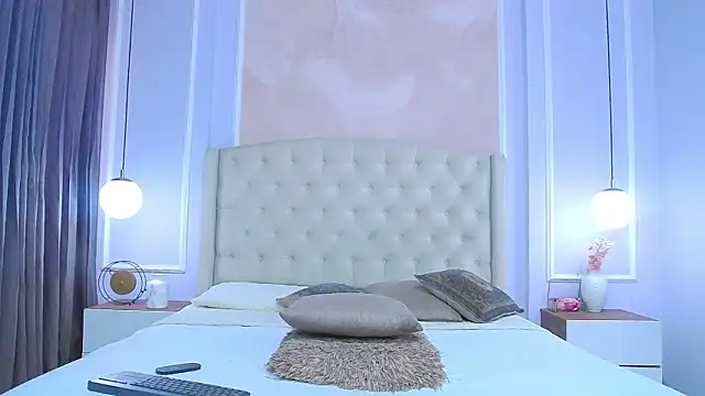 JoannaCox online show from November 5, 7:50 pm