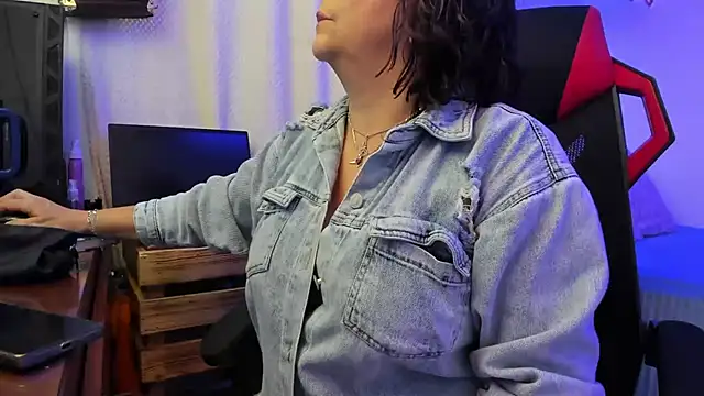 Snapshot of PaulinaSanders_X chatting on March 13, 7:28 pm PaulinaSanders X online show from March 13, 7:28 pm