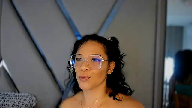 paula daniela1 online show from March 22, 9:53 pm