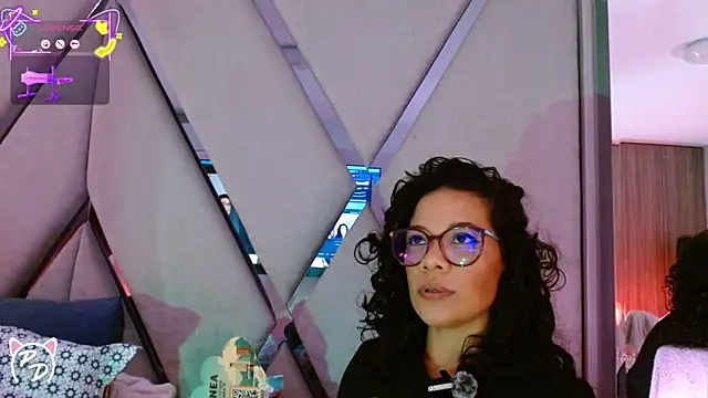 Snapshot of paula_daniela1 chatting on June 7, 7:41 pm paula daniela1 online show from June 7, 7:41 pm