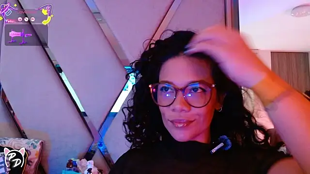 Snapshot of paula_daniela1 chatting on June 4, 9:30 pm paula daniela1 online show from June 4, 9:30 pm