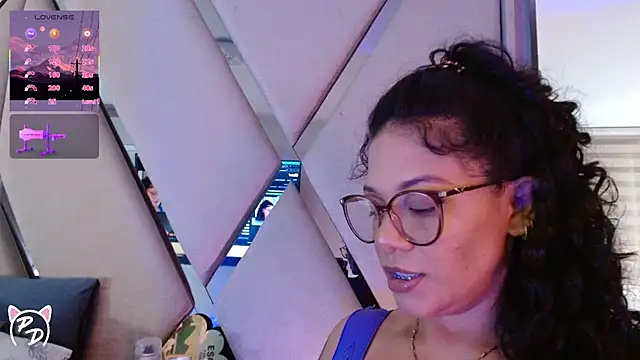 Snapshot of paula_daniela1 chatting on June 24, 9:45 pm paula daniela1 online show from June 24, 9:45 pm