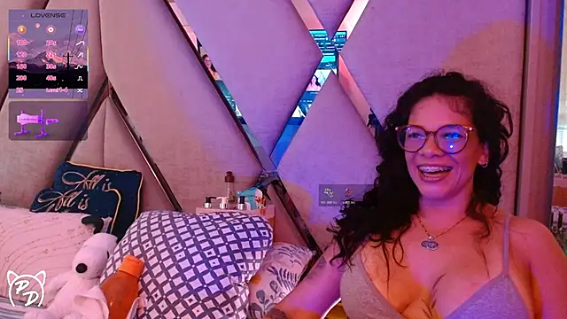 Snapshot of paula_daniela1 chatting on July 16, 9:45 pm paula daniela1 online show from July 16, 9:45 pm