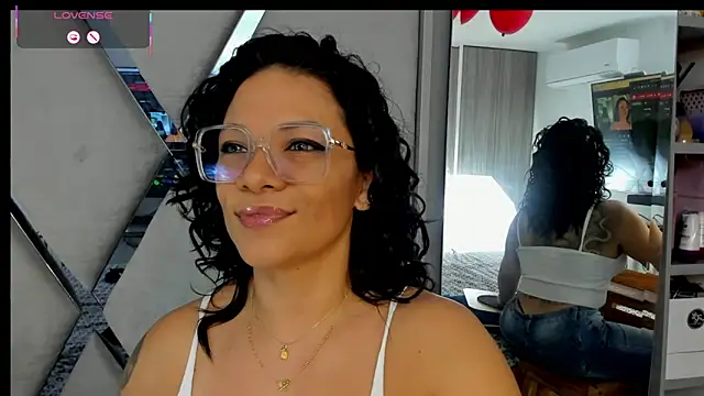 paula daniela1 online show from February 24, 9:30 pm