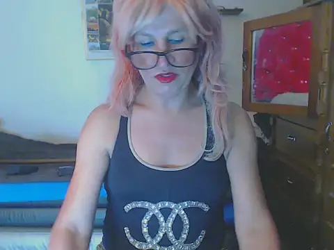 Snapshot of LorenJade chatting on February 27, 7:19 am LorenJade online show from February 27, 7:19 am