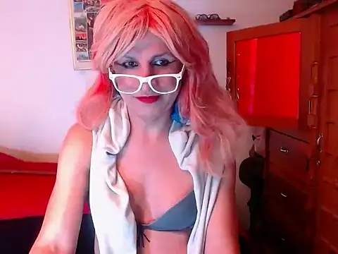 Snapshot of LorenJade chatting on October 17, 7:33 am LorenJade online show from October 17, 7:33 am