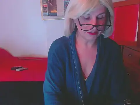 LorenJade online show from December 17, 7:24 am