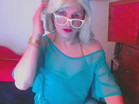 LorenJade online show from December 20, 9:45 am