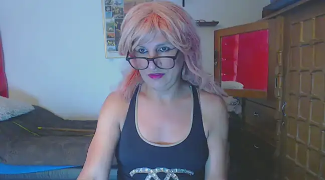 Snapshot of LorenJade chatting on February 15, 3:31 am LorenJade online show from February 15, 3:31 am