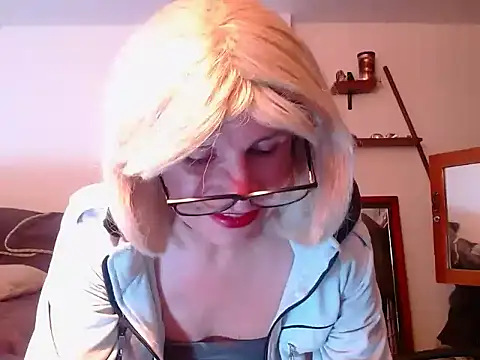 LorenJade online show from June 13, 8:01 am