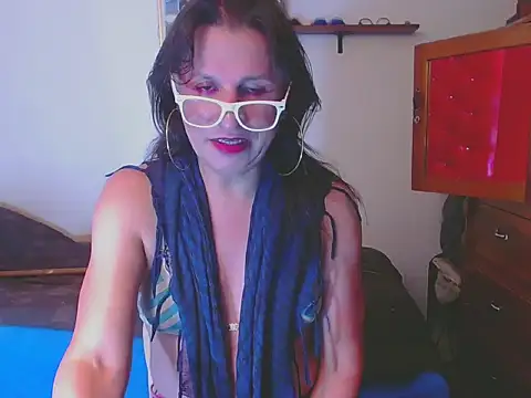 LorenJade online show from March 19, 9:20 am