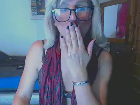 Snapshot of LorenJade chatting on March 14, 12:10 am LorenJade online show from March 14, 12:10 am