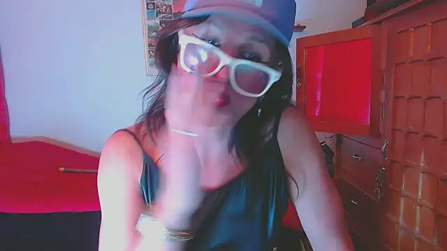 LorenJade online show from November 7, 8:08 am