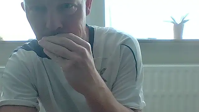 Snapshot of bertolini chatting on May 22, 8:23 am bertolini online show from May 22, 8:23 am