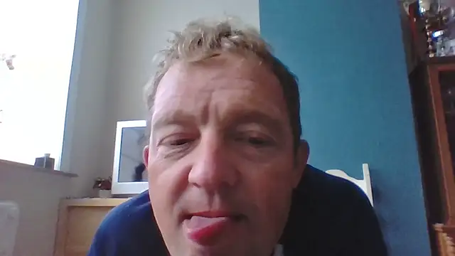 Snapshot of bertolini chatting on October 6, 6:25 am bertolini online show from October 6, 6:25 am