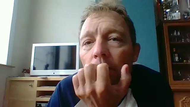 Snapshot of bertolini chatting on September 27, 7:14 am bertolini online show from September 27, 7:14 am