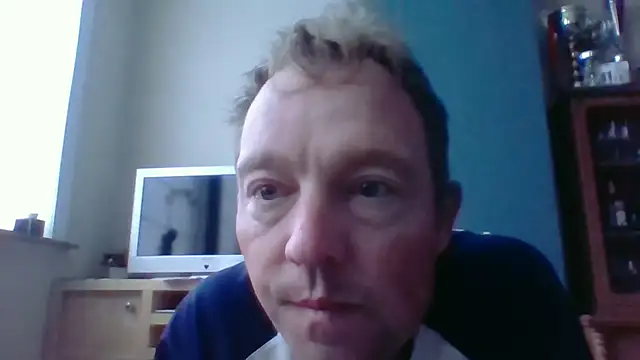 Snapshot of bertolini chatting on October 5, 6:37 am bertolini online show from October 5, 6:37 am