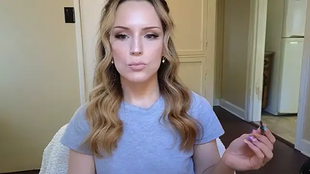 sexylilly69 online show from April 7, 10:33 pm