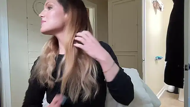 sexylilly69 online show from June 25, 9:53 pm