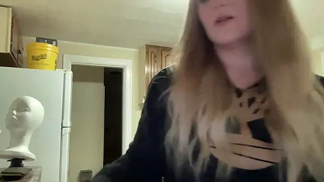 Snapshot of sexylilly69 chatting on February 7, 2:08 am sexylilly69 online show from February 7, 2:08 am