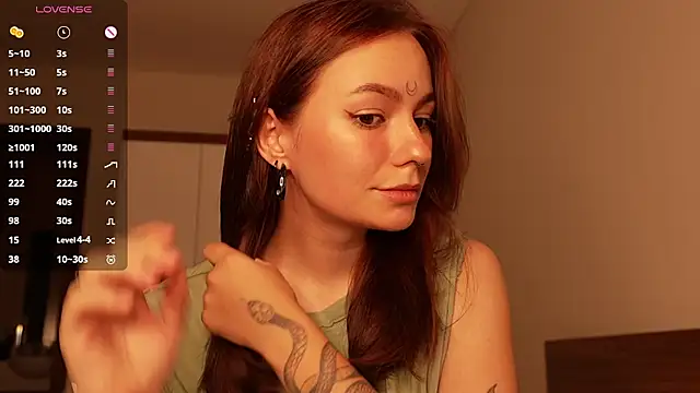 girl with snaketatto0 online show from March 29, 3:08 am