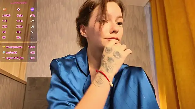 girl with snaketatto0 online show from December 10, 4:34 am