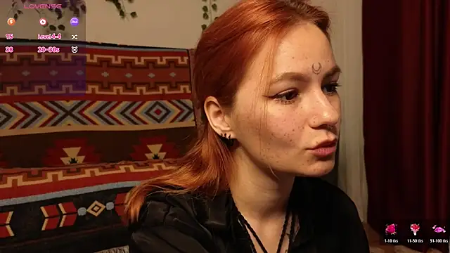 girl with snaketatto0 online show from December 14, 1:56 am