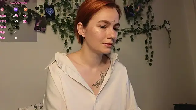 girl with snaketatto0 online show from October 29, 3:27 am