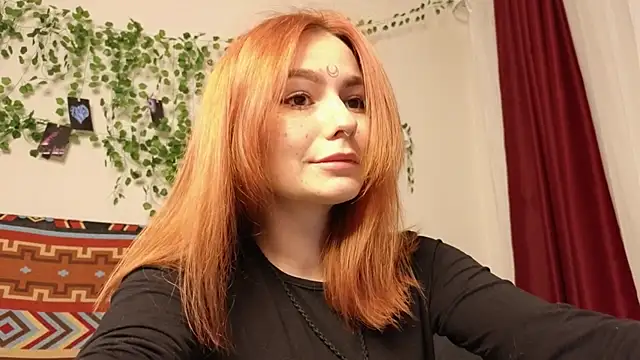 girl with snaketatto0 online show from December 3, 1:50 am