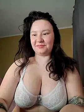 AlexaLexie online show from April 4, 7:59 am