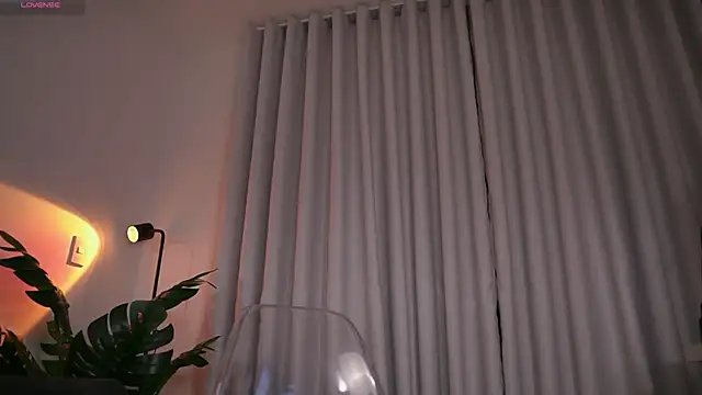 Snapshot of GigiLee_ chatting on November 15, 2:26 am GigiLee online show from November 15, 2:26 am