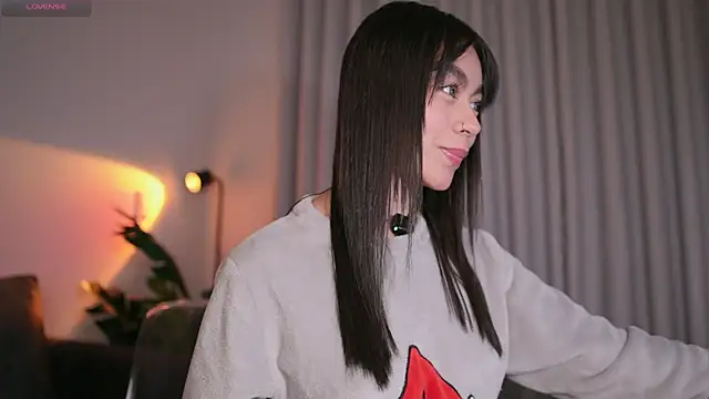 Snapshot of GigiLee_ chatting on December 4, 6:12 am GigiLee online show from December 4, 6:12 am