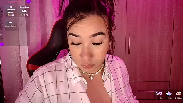 leahtemptation3 online show from December 3, 12:04 pm