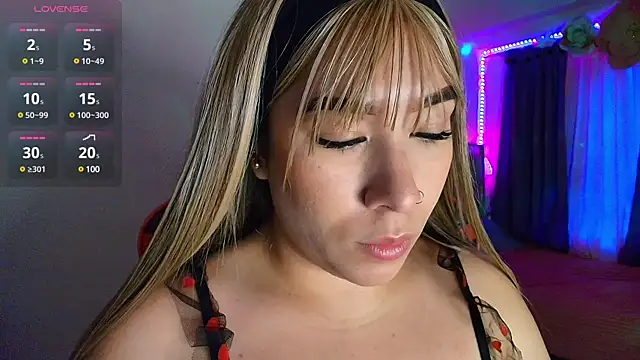 Snapshot of leahtemptation3 chatting on March 9, 10:30 pm leahtemptation3 online show from March 9, 10:30 pm