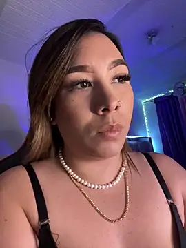 Snapshot of leahtemptation3 chatting on March 22, 5:17 am leahtemptation3 online show from March 22, 5:17 am