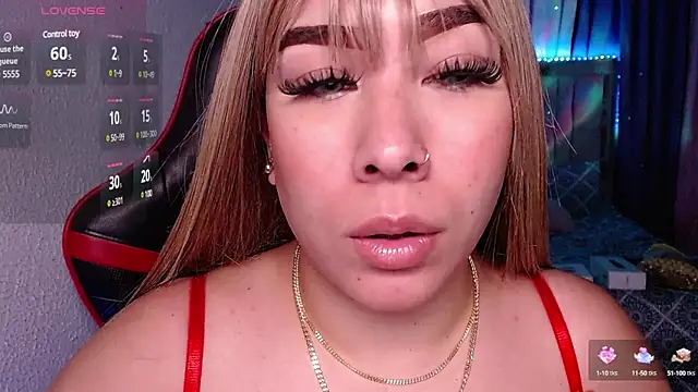 Snapshot of leahtemptation3 chatting on January 7, 1:38 am leahtemptation3 online show from January 7, 1:38 am