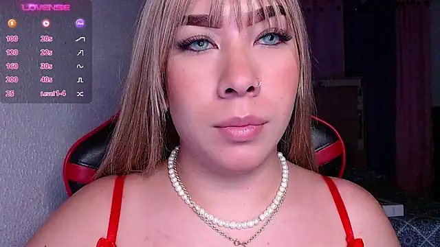 Snapshot of leahtemptation3 chatting on December 2, 4:59 am leahtemptation3 online show from December 2, 4:59 am