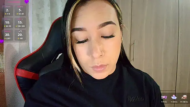 leahtemptation3 online show from April 12, 9:29 pm