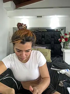 Arianna Jones1 online show from May 18, 8:35 pm