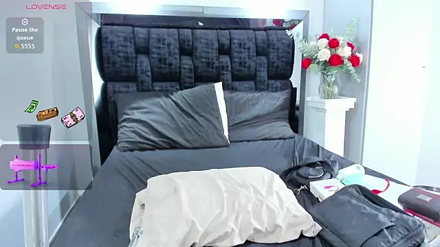 Snapshot of Arianna_Jones1 chatting on February 10, 7:24 pm Arianna Jones1 online show from February 10, 7:24 pm