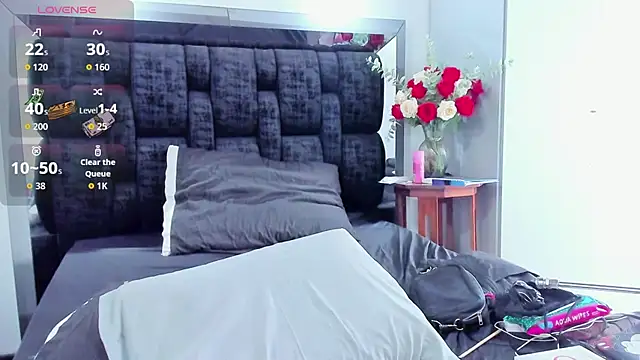 Snapshot of Arianna_Jones1 chatting on December 20, 4:32 pm Arianna Jones1 online show from December 20, 4:32 pm